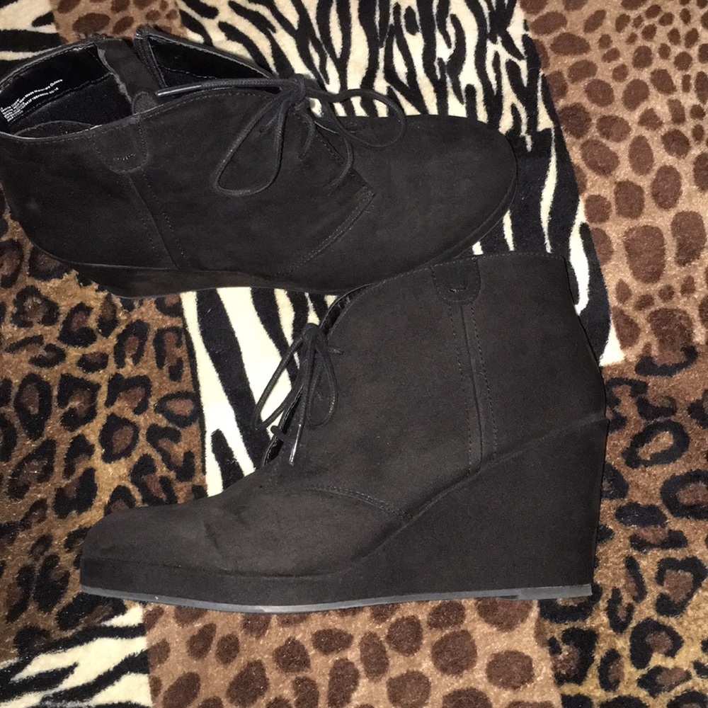 Merona black suede wedges